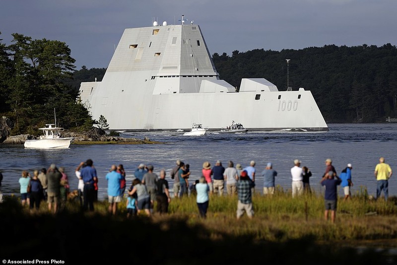 Khu hạm USS Zumwalt.