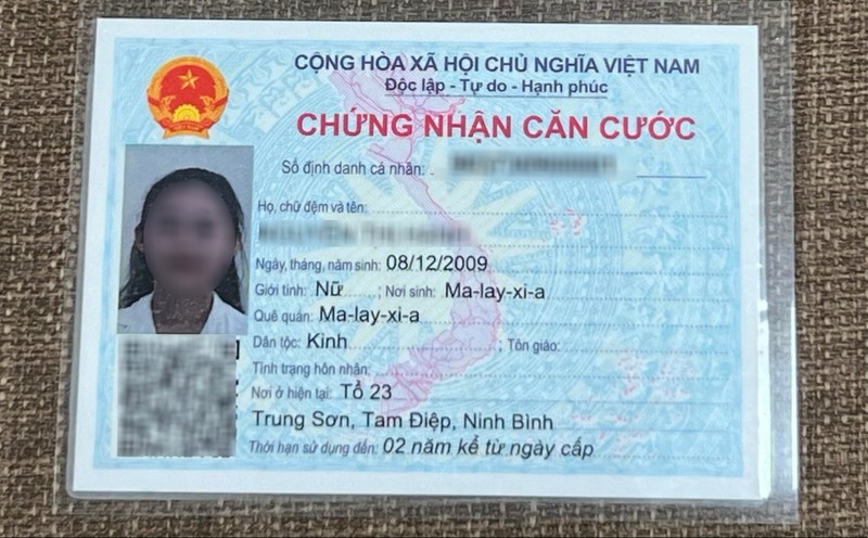 Giấy chứng nhận căn cước là giấy tờ tùy thân chứa đựng căn cước của người gốc Việt Nam chưa xác định được quốc tịch, do cơ quan quản lý căn cước cấp theo quy định. Anh 2.jpg