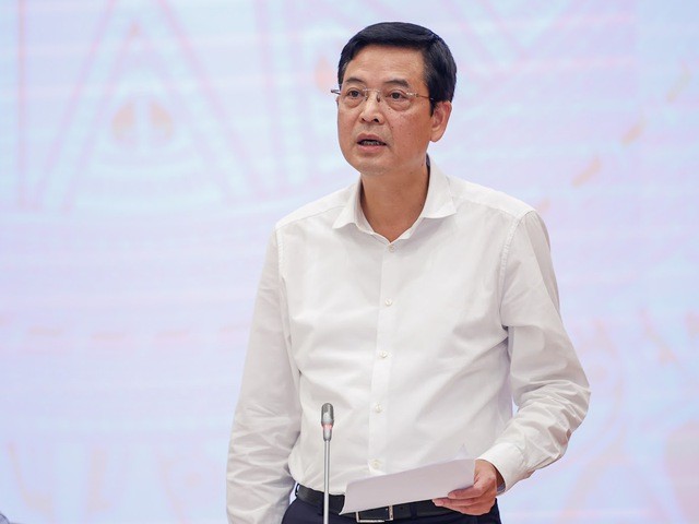 Thứ trưởng Bộ Xây dựng Bùi Xuân Dũng thông tin với báo chí về nội dung xây dựng nhà ở xã hội - Ảnh: VGP/Nhật Bắc Anh 1.jpeg