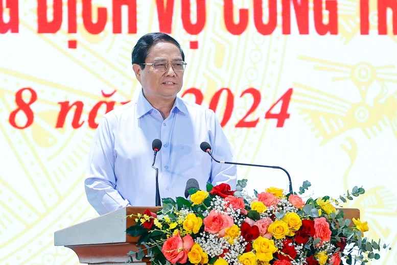 Thủ tướng chỉ ra 8 nhóm kết quả nổi bật cũng như những tồn tại, hạn chế, bất cập trong triển khai dịch vụ công trực tuyến - Ảnh: VGP/Nhật Bắc. Anh 2.jpg