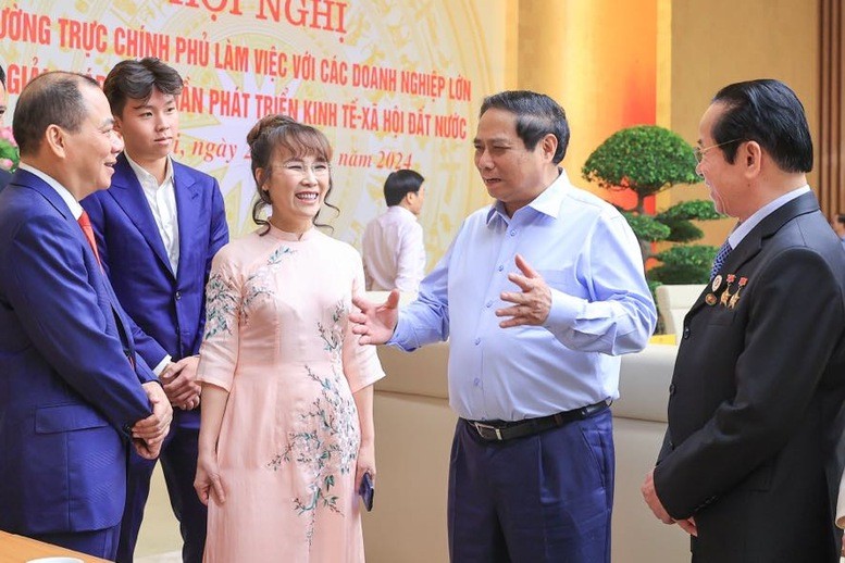 Thủ tướng cảm ơn các doanh nghiệp đã đề xuất giao các nhiệm vụ. (Ảnh: VGP/Nhật Bắc) Anh 2.jpg