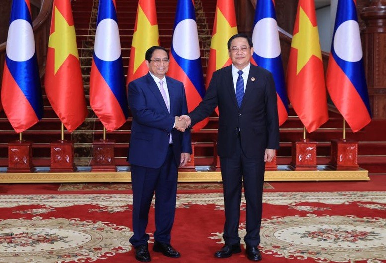 Thủ tướng Phạm Minh Chính và Thủ tướng Lào Sonexay Siphandone.(Ảnh: VGP/Nhật Bắc) Anh 2.jpg