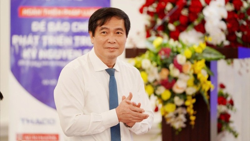 Phát biểu khai mạc Hội thảo, ông Phan Xuân Thủy, Phó trưởng Ban Tuyên giáo và Dân vận Trung ương cho rằng việc sửa đổi, bổ sung Luật Báo chí là hết sức cần thiết nhằm hoàn thiện quy định pháp luật để thể chế hoá chủ trương, chính sách của Đảng về báo chí; khắc phục những hạn chế, bất cập trong quy định pháp luật về báo chí hiện hành. Tại hội thảo, các đại biểu tập trung thảo luận về mô hình tổ hợp báo chí, liên kết phát triển nguồn lực xã hội và hoàn thiện pháp luật để báo chí cạnh tranh, định hướng thông tin trên không gian mạng. Anh 1.jpg