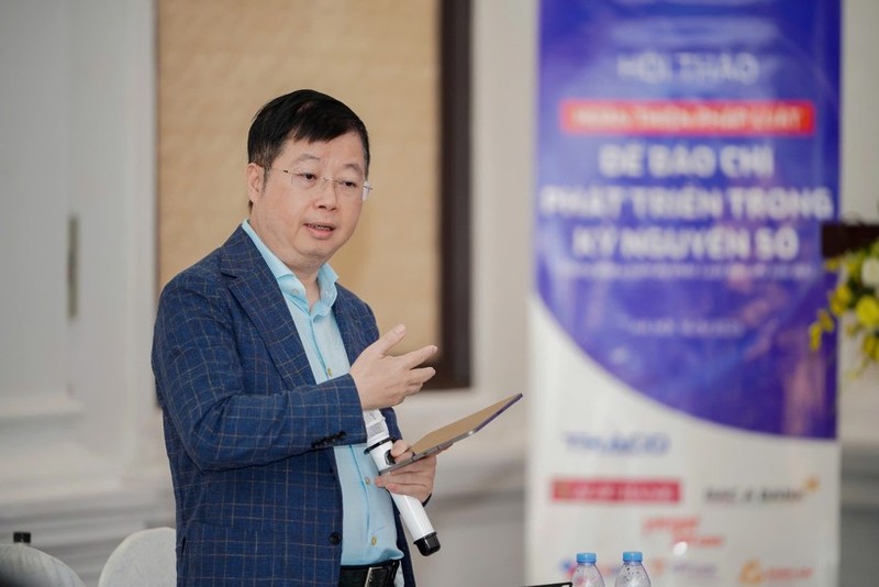 Ông Nguyễn Thanh Lâm, Tổng giám đốc Đài truyền hình Việt Nam cho rằng hoạt động báo chí trên không gian mạng được dự thảo thiết kế một chương rất là rõ, song cần làm rõ thêm về mô hình kinh doanh của báo chí. Thứ hai, nên làm rõ việc Nhà nước đầu tư và mua dịch vụ công nghệ thông tin trên nền tảng số. Thứ ba, mô hình sự nghiệp công lập đối với cơ quan báo chí. Anh 1.jpg