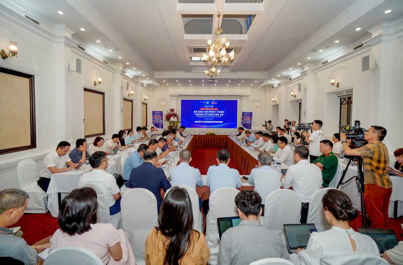Ngày 16/5, tại Hà Nội, diễn ra Hội thảo "Hoàn thiện pháp luật để báo chí phát triển trong kỷ nguyên số". Hội thảo do Bộ Văn hóa, Thể thao và Du lịch (VHTT và DL) - Hội Truyền thông số Việt Nam chỉ đạo, giao cho Cục Báo chí và Tạp chí điện tử VietTimes tổ chức. DOM07378 (1).JPG