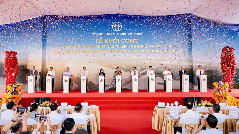 Lễ khởi công xây dựng cầu Tứ Liên. Ảnh: Sở Văn hóa và Thể thao Hà Nội. Anh 1.jpeg