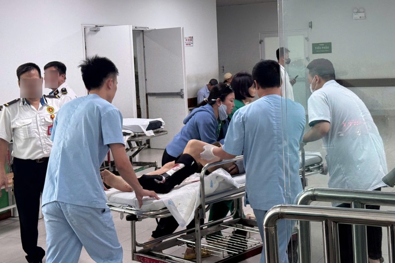 Sau khi nhập viện, sức khỏe nạn nhân hiện đã ổn định. Ảnh: Phòng CSGT Hà Nội. Anh 1.jpg