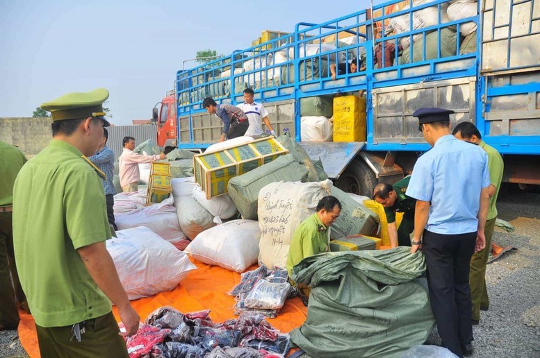 Thủ tướng yêu cầu mạnh tay xử lý hàng giả, buôn lậu, không có vùng cấm. Ảnh: VGP. Anh 1.jpg
