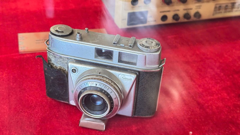 Chiếc máy ảnh Kodak Retinette được NSNA Trần Văn Lưu, Hội văn nghệ Việt Nam, sử dụng năm 1945 - 1954. Anh 1.jpeg