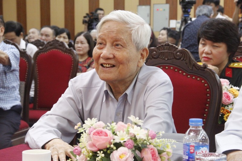 Nhà báo Hà Đăng bắt đầu sự nghiệp báo chí từ năm 1947. Ảnh: Quỳnh An. _MG_3042.JPG