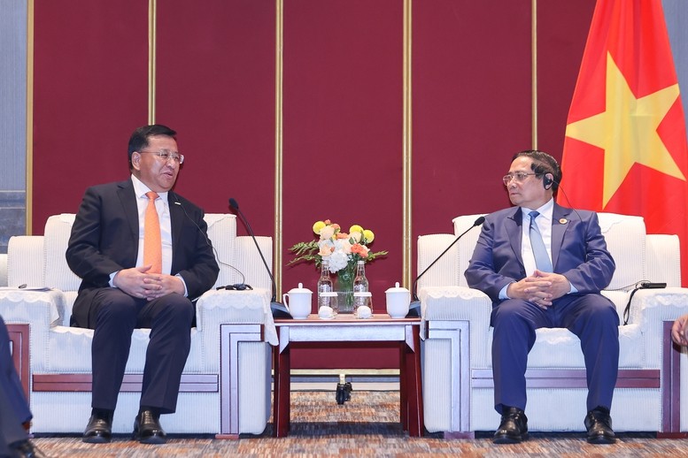 Thủ tướng Phạm Minh Chính tiếp ông Đới Hòa Căn, Chủ tịch Tập đoàn Xây dựng đường sắt Trung Quốc (CRCC). Ảnh: VGP. Anh 1.jpg