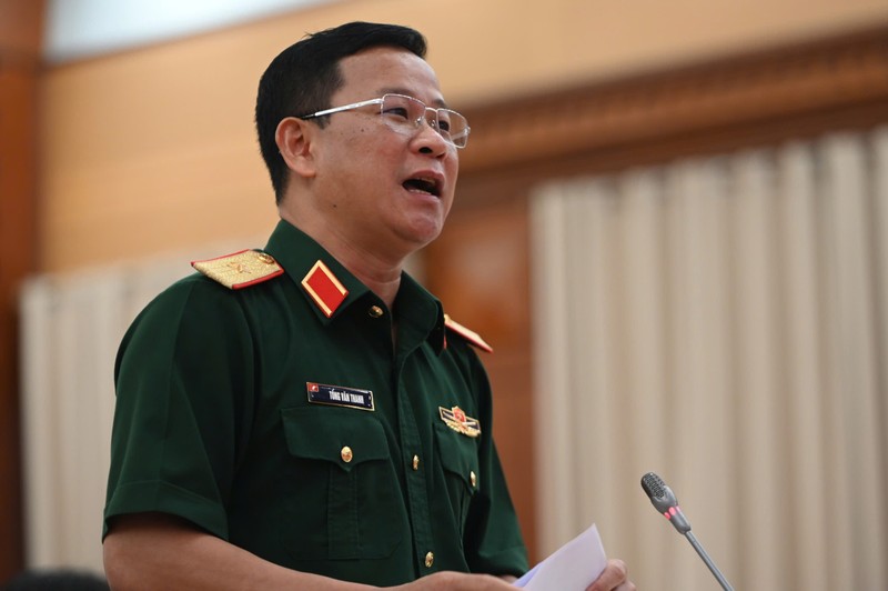 Thiếu tướng Tống Văn Thanh, Phó cục trưởng Cục Tuyên huấn, Tổng cục Chính trị Quân đội nhân dân Việt Nam phát biểu tại họp báo. Ảnh: Q.A. Anh 1.jpeg