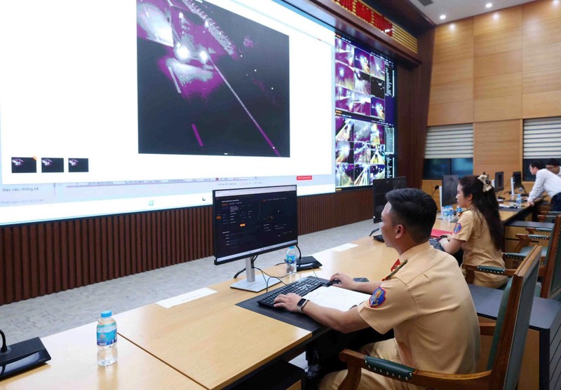 Lực lượng chức năng ghi nhận nhiều trường hợp lái xe không chấp hành quy định về giữ khoảng cách an toàn với phương tiện phía trước. Ảnh: Cục CSGT. Anh 1.jpg