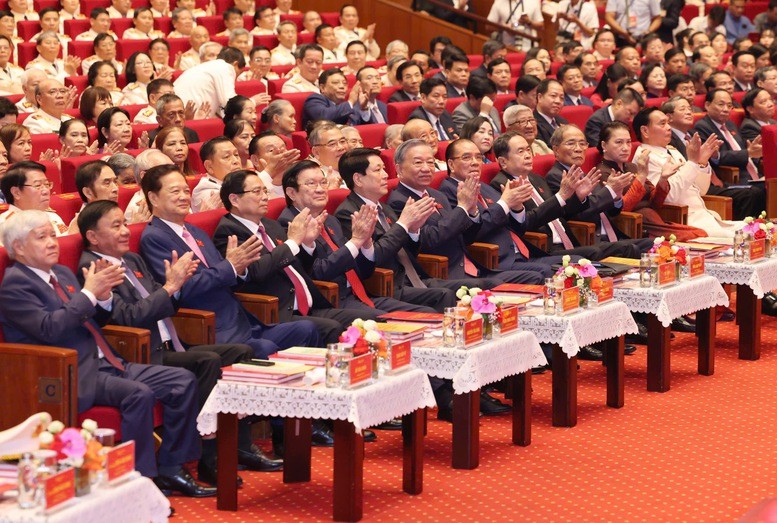 Tổng bí thư Tô Lâm, Chủ tịch nước Lương Cường, Thủ tướng Phạm Minh Chính, Chủ tịch Quốc hội Trần Thanh Mẫn và các đồng chí lãnh đạo, nguyên lãnh đạo Đảng, Nhà nước dự Lễ kỷ niệm. Ảnh: VGP. Anh 1.jpg