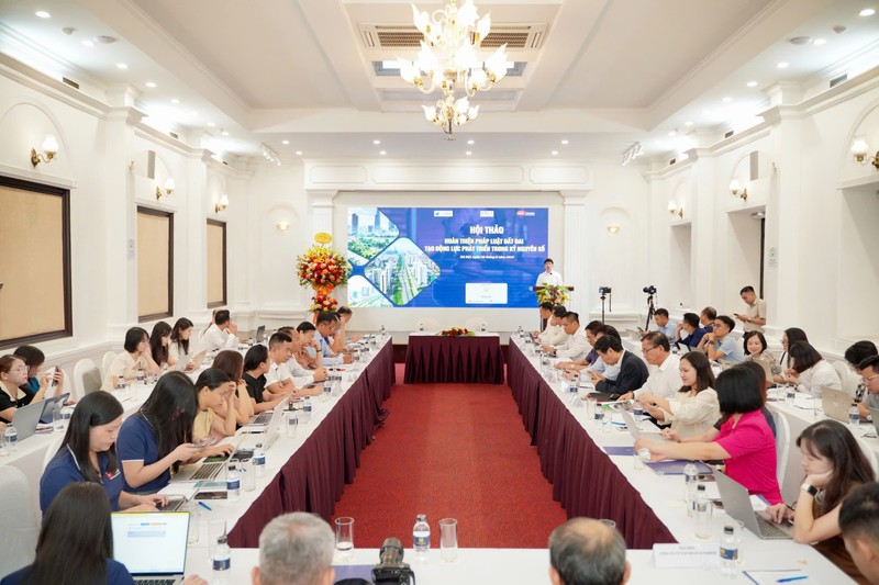 Hội thảo “Hoàn thiện pháp luật đất đai tạo động lực phát triển trong kỷ nguyên số” thu hút nhiều ý kiến trao đổi, góp ý từ nhà quản lý, chuyên gia để hoàn thiện luật đất đai sửa đổi. Anh 1.jpeg