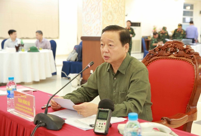 Phó Thủ tướng Trần Hồng Hà yêu cầu các địa phương khẩn trương khắc phục sau bão số 5. Ảnh: VGP. Anh 1.jpg