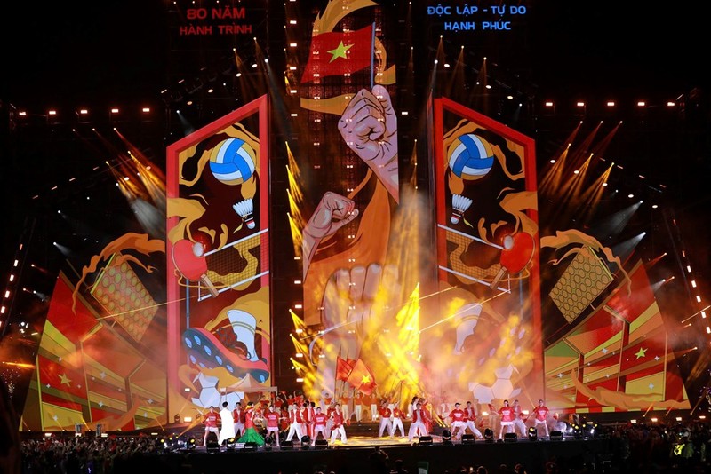 Concert “Việt Nam trong tôi” do Bộ VHTTDL tổ chức đã khép lại với nhiều xúc động và yêu thương. Ảnh: Báo Văn hóa. Anh 1.jpg