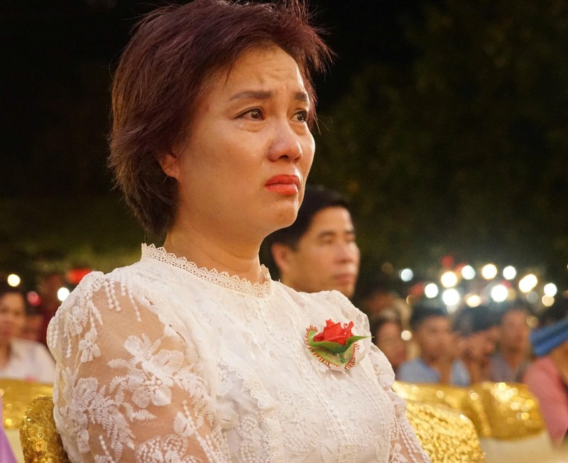 Chị Dung bật khóc khi nhớ về bố mẹ trong ngày lễ Vu Lan. Ảnh: A.Q. Anh 1.jpeg
