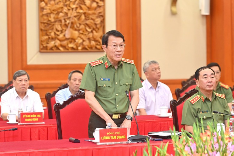 Đại tướng Lương Tam Quang, Ủy viên Bộ Chính trị, Bí thư Đảng ủy Công an Trung ương phát biểu tại cuộc làm việc. Ảnh: Báo Nhân Dân. Anh 1.jpg