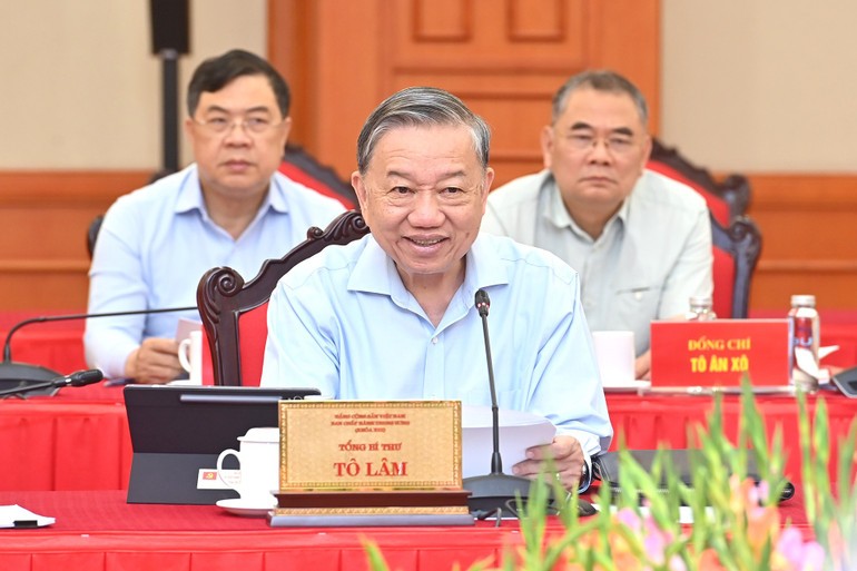 Tổng bí thư Tô Lâm phát biểu chỉ đạo tại cuộc làm việc với Ban Thường vụ Đảng ủy Công an Trung ương. Ảnh: Báo Nhân Dân. Anh 1.jpg