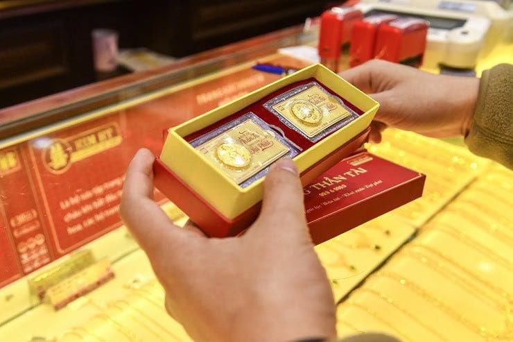 Chính phủ yêu cầu ổn định thị trường vàng, thu hẹp chênh lệch với giá quốc tế và trong nước. Ảnh: Hồng Cảnh. Anh 1.jpg