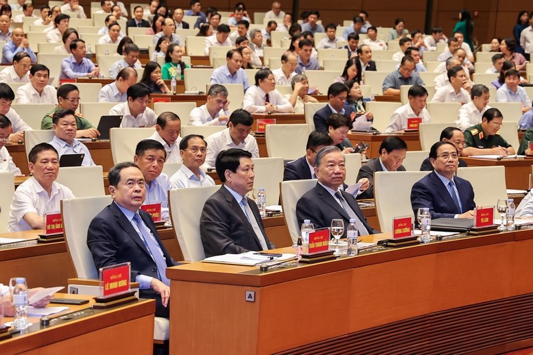 Tổng bí thư Tô Lâm; Chủ tịch nước Lương Cường; Thủ tướng Phạm Minh Chính; Chủ tịch Quốc hội Trần Thanh Mẫn cùng các đại biểu dự Hội nghị tại điểm cầu chính. Ảnh: VGP. Anh 1.jpg