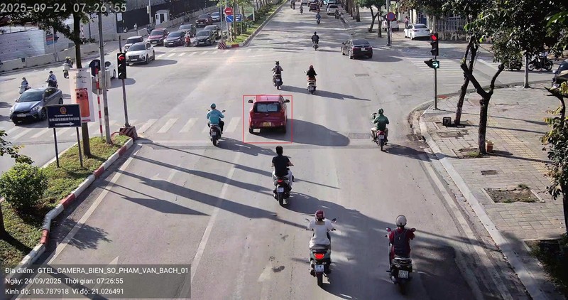 Phương tiện vượt đèn đỏ được camera AI ghi lại. Ảnh: Cục CSGT. Anh 1.jpeg