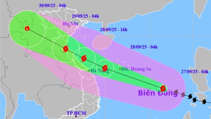 Dự báo hướng di chuyển của bão Bualoi. Ảnh Trung tâm khí tượng thủy văn. Anh 1.png