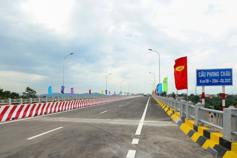 Cầu Phong Châu mới được đưa vào sử dụng. Ảnh: VGP. Anh 1.jpg