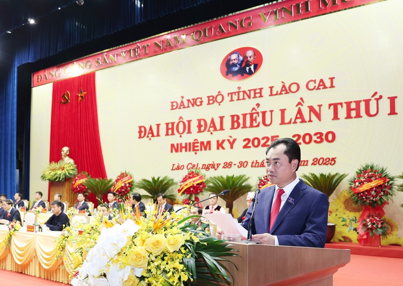 Tân Bí thư tỉnh Lào Cai Trịnh Việt Hùng phát biểu. Ảnh: Báo Lào Cai. Anh 1.jpg