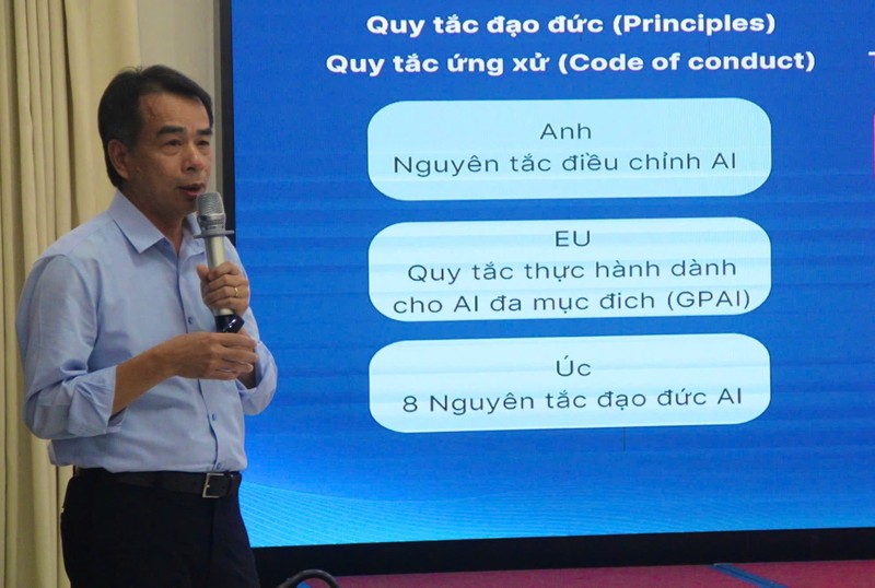 Ông Nguyễn Đức Lam, Viện Nghiên cứu Chính sách và Phát triển Truyền thông (IPS) trình bày tại Hội thảo. Anh 1.jpeg