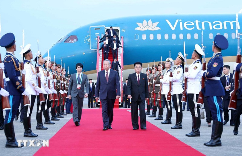 Tổng bí thư Tô Lâm tại sân bay Bình Nhưỡng. Ảnh: TTXVN. Anh 1.jpg