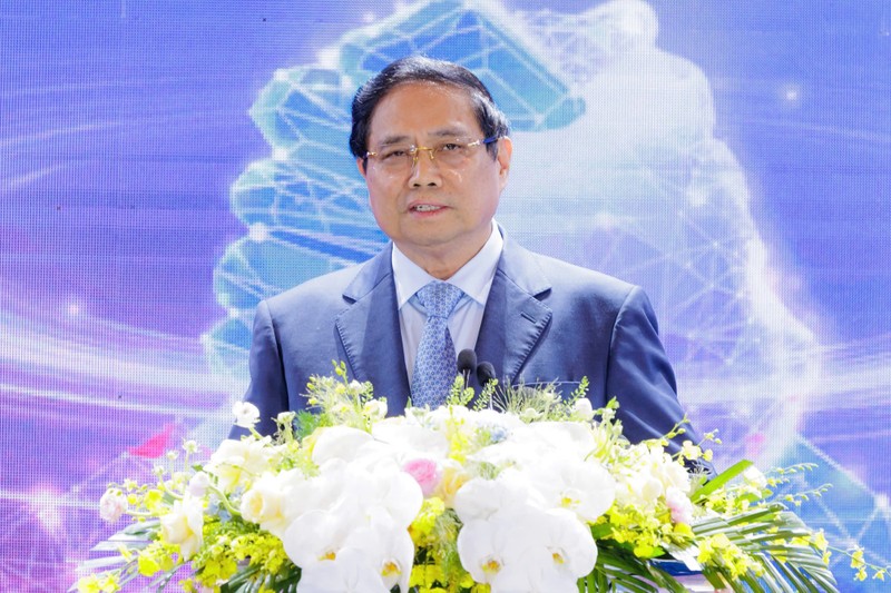 Thủ tướng phát biểu tại chương trình Mô hình Toàn cảnh Kinh tế tư nhân lần thứ nhất. Ảnh: VGP. img7345-1760095883280134684583 (1).jpg