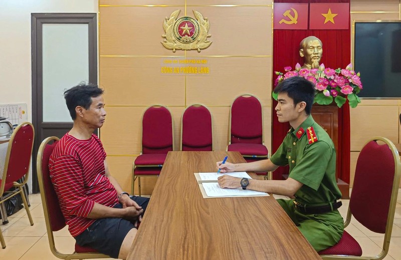 Sơn tại cơ quan điều tra. Ảnh: Linh Nhi. IMG_1926.jpg