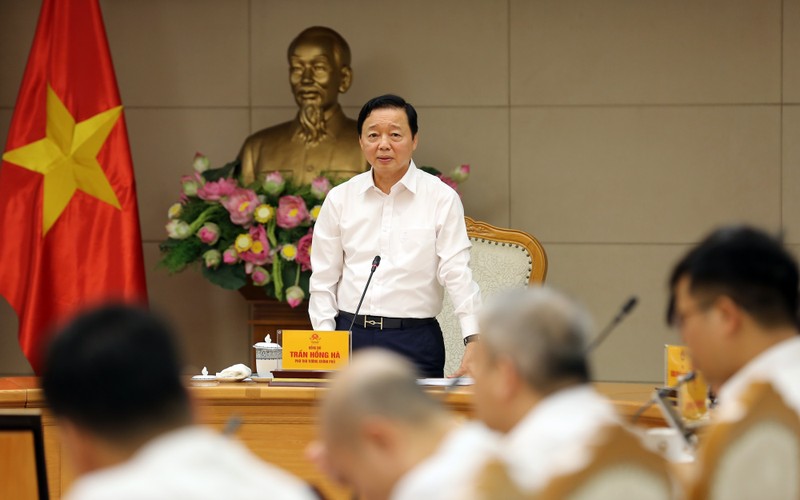 Phó thủ tướng Trần Hồng Hà chủ trì cuộc họp nghe Bộ Nông nghiệp và Môi trường báo cáo tình hình triển khai xây dựng cơ sở dữ liệu đất đai. Ảnh: VGP. csdl-1-176050523595343134944.jpg