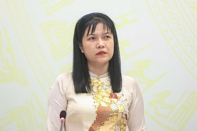 Phó Chủ nhiệm Ủy ban Công tác đại biểu của Quốc hội Tạ Thị Yên thông tin về công tác nhân sự tại Kỳ họp thứ 10. Ảnh: VPQH. Anh 1.jpg