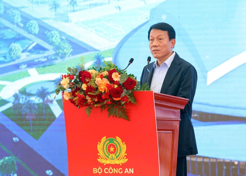 Bộ trưởng Lương Tam Quang phát biểu tại lễ khởi công sân vận động. Ảnh: Bộ Công an. Anh 1.jpg
