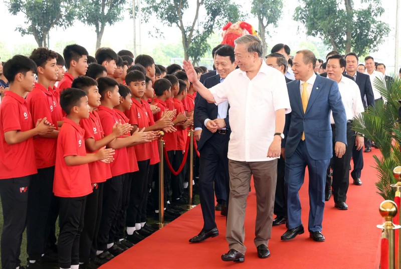 Tổng bí thư Tô Lâm đến dự lễ khởi công sân vận động. Ảnh: Bộ Công an. Anh 1.jpg