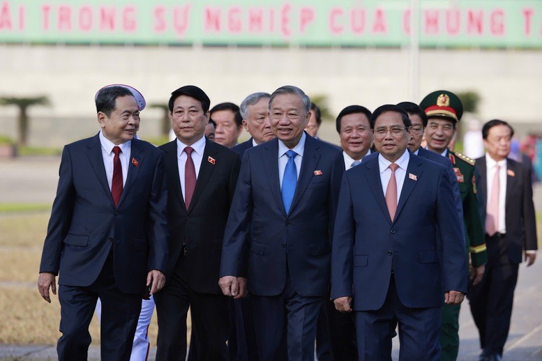 Tổng bí thư Tô Lâm, Chủ tịch nước Lương Cường, Thủ tướng Chính phủ Phạm Minh Chính, Chủ tịch Quốc hội Trần Thanh Mẫn cùng các lãnh đạo Đảng, Nhà nước dự khai mạc kỳ họp thứ 10 Quốc hội khóa XV. Ảnh: VGP. Anh 1.jpg