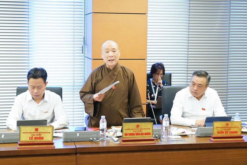 Đại biểu Hòa thượng Thích Bảo Nghiêm phát biểu. Ảnh: Quốc hội. Anh 1.jpg