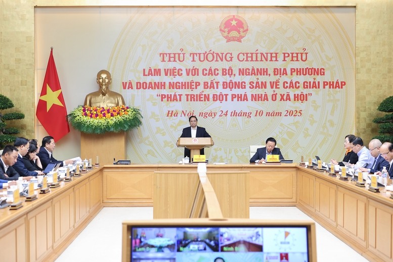 Thủ tướng lưu ý, chính sách và triển khai chính sách về nhà ở xã hội phải thuận lợi, bảo đảm công khai, minh bạch. Ảnh: VGP. Anh 1.jpg
