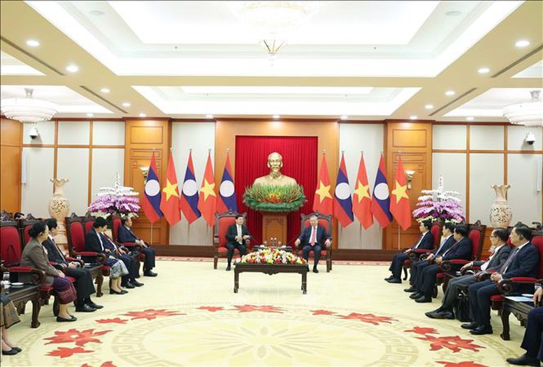 Hai nhà lãnh đạo thống nhất thúc đẩy tăng trưởng thương mại song phương, mở rộng kết nối hạ tầng, triển khai hiệu quả các dự án hợp tác chiến lược. Ảnh: VGP. Anh 1.jpg