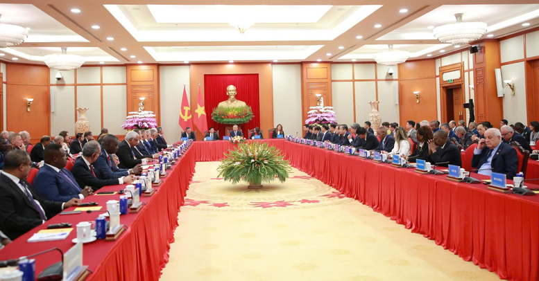 Tổng bí thư Tô Lâm tiếp Trưởng đoàn các nước tham dự Lễ mở ký Công ước Liên hợp quốc về chống tội phạm mạng. Ảnh: VGP. Anh 1.png