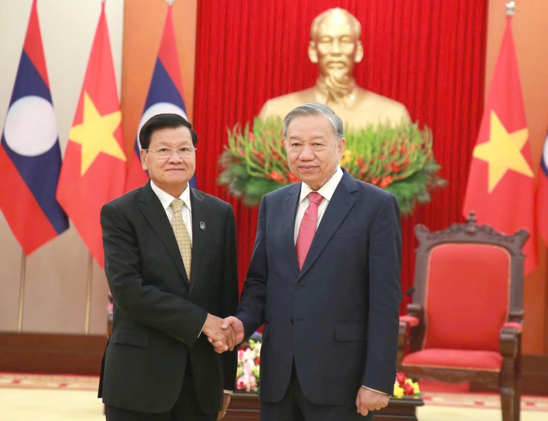 Tổng bí thư Tô Lâm gặp Tổng bí thư, Chủ tịch nước Lào Thongloun Sisoulith sang Việt Nam dự Lễ mở ký Công ước Liên Hợp Quốc về chống tội phạm mạng. Ảnh: VGP. gen-h-z71540321371647e0d79204e305e24d70f7810736d2728-17613812879621145539727.jpg