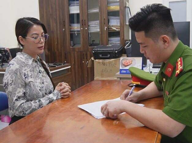 Bà Trương Ngọc Ánh tại cơ quan điều tra. Ảnh: Công an TP.HCM. Anh 1.jpg