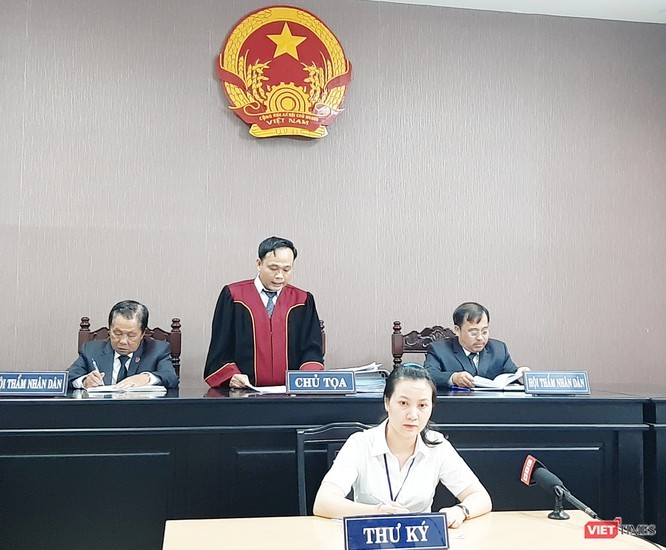 Chủ tọa phiên tòa tuyên án vụ việc BV FV khởi kiện bệnh nhân của mình vào ngày 21/10 Chủ tọa phiên tòa tuyên án vụ việc BV FV khởi kiện bệnh nhân của mình vào ngày 21/10