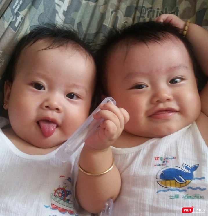 Hai bé Nguyễn Trần Băng Tâm và Nguyễn Trần Thiên Ân kháu khỉnh Hai bé Nguyễn Trần Băng Tâm và Nguyễn Trần Thiên Ân kháu khỉnh