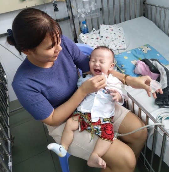 Bệnh viện (BV) Nhi đồng 1 đã phẫu thuật thành công trên em bé nhỏ tuổi nhất bị rối loạn nhịp tim và mắc cùng lúc nhiều bệnh nguy hiểm. Ảnh: BVCC