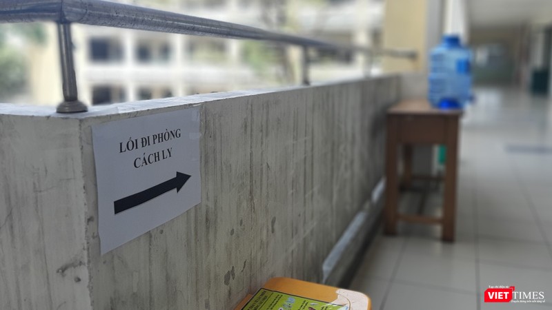 Lối đi vào khu vực cách ly tập trung quận 2. Ảnh: N.T