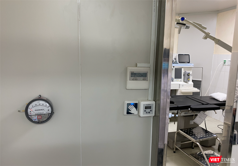 Buồng phẫu thuật áp lực âm tại Cơ sở 1 của BV điều trị COVID-19. Ảnh: SYT